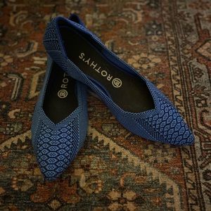Rothy’s flats pointed toe. Like new. Size 9.